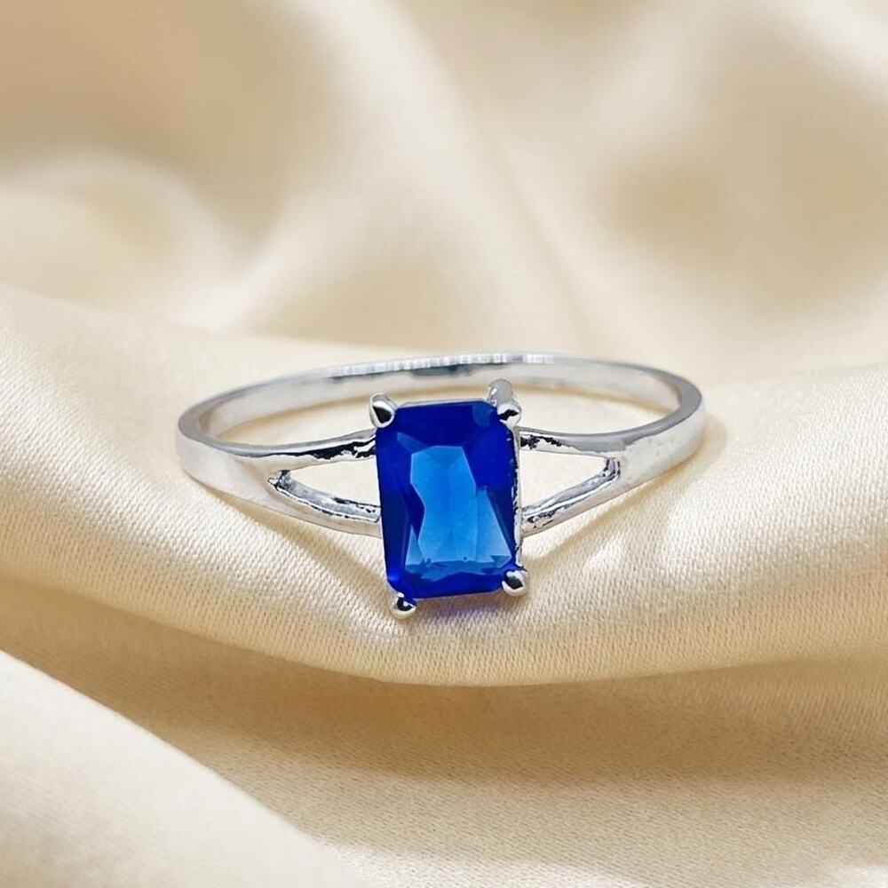 Vintage 925 Sterling Silver Blue Sapphire Emerald Cut Solitaire Ring SIZE 5.5